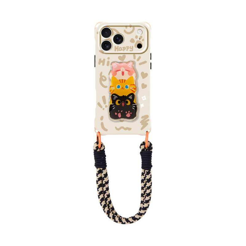 スリーキャット(リストストラップ・スタンドセット)のクリームカラー猫柄iPhoneケース、正面直立の装着イメージ