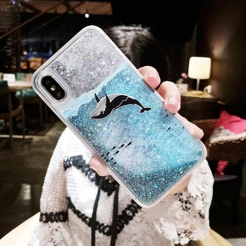 iPhone ケース 流れるグリッター 海を泳ぐクジラ柄 透明 かわいい 耐衝撃