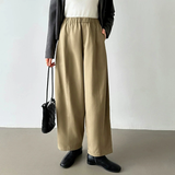 カーキのドレープワイドパンツ