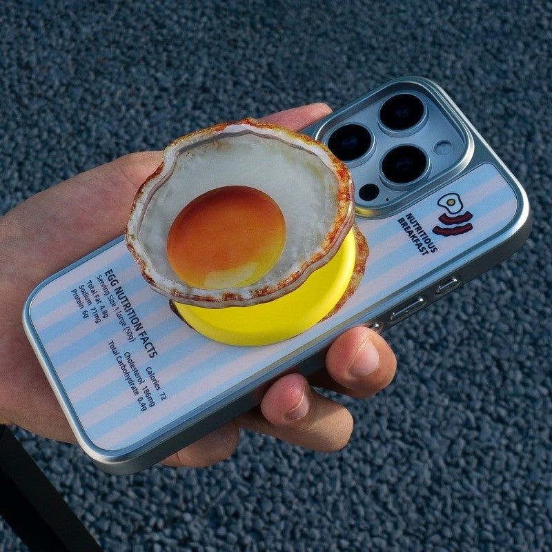 iPhone 18 Pro Max・18 Proを含む全17機種対応 【MagSafe対応・スタンド付き】iPhone ケース 立体目玉焼きグリップ × ストライプ柄 手持ちライフスタイル ポップ おもしろ