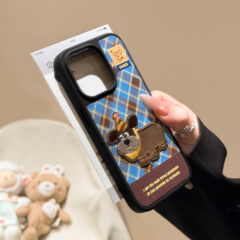 ブルーチェック刺繍iPhoneケースの素材ディテール