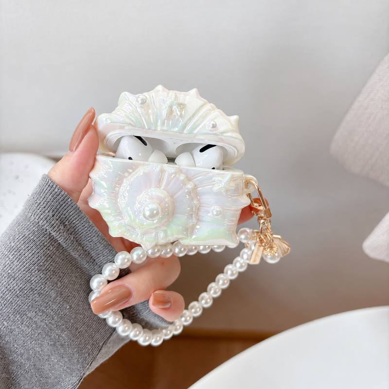 オーロラ巻貝AirPodsケースを開いた使用イメージ