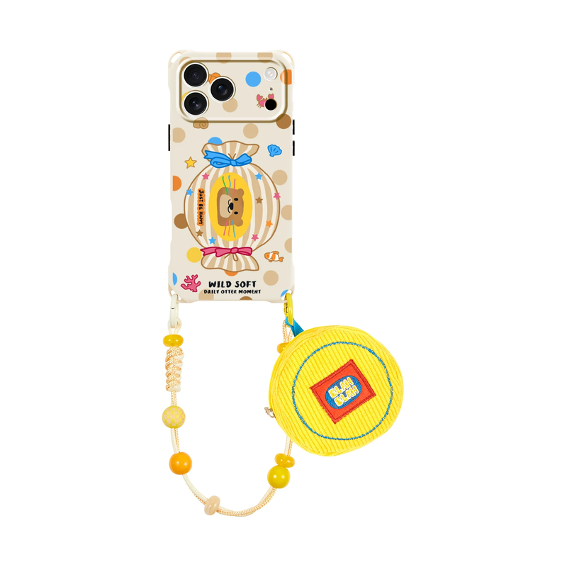 ベージュドット オッター柄+ショートストラップ+ミニポーチのアニマルパッチワーク iPhoneケース 白背景商品画像