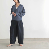 ネイビーのドレープワイドパンツ 正面スタイル