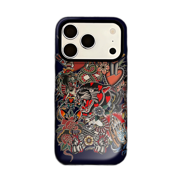 レトロなコラージュ柄 iPhoneケース タトゥーアート(ネイビー) 白背景の装着イメージ