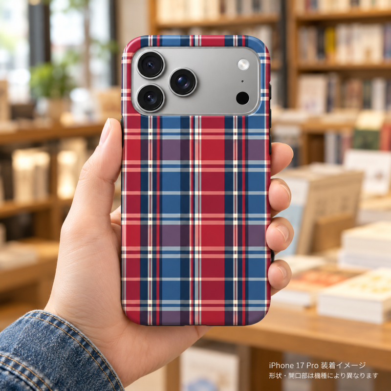 ワイドチェック(レッド・ネイビー) iPhone 17 Pro 元の手持ちシーン 装着イメージ