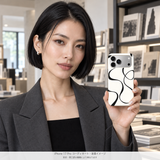 フリーハンドウェーブ iPhone 17 Proを手に持つモデル 装着イメージ