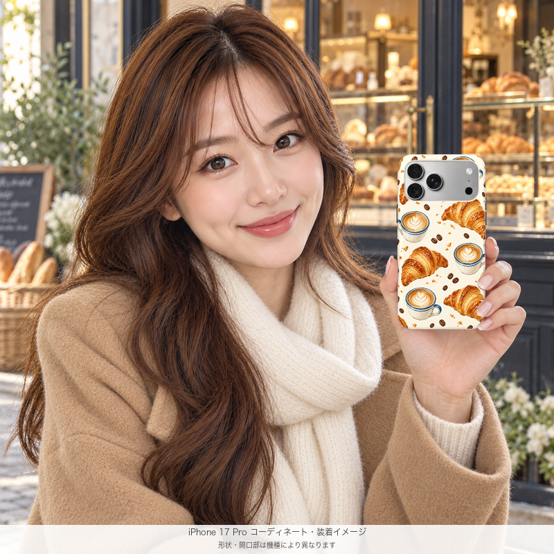 クロワッサンとラテ iPhone 17 Proを手に持つモデル 装着イメージ