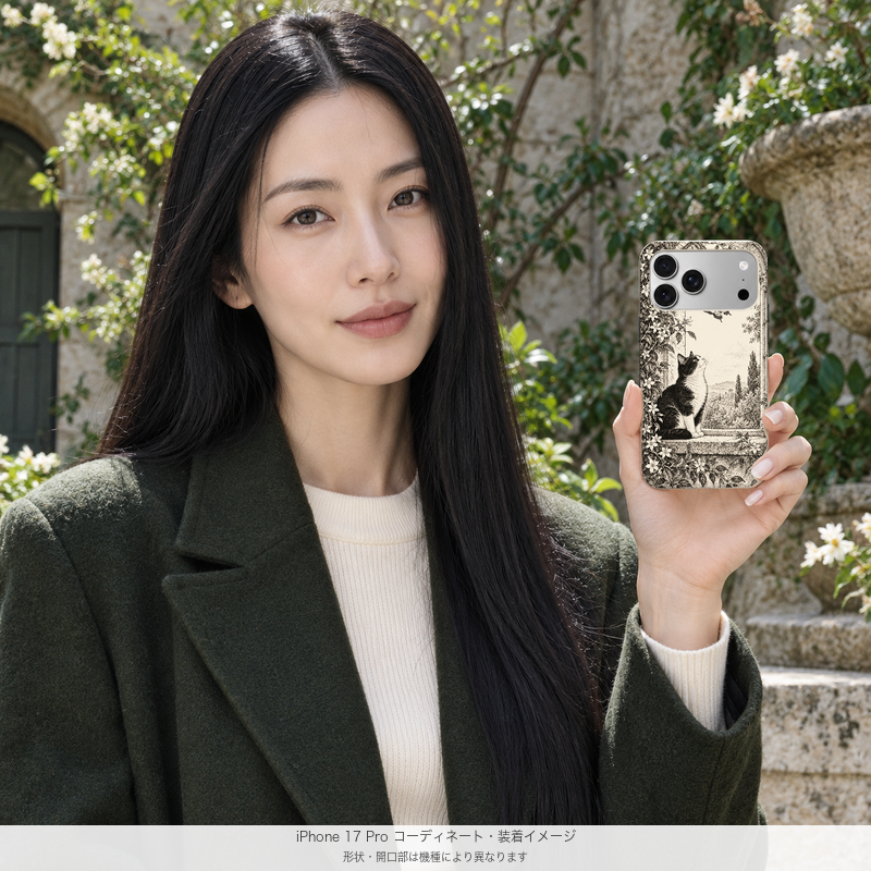 窓辺の猫と蝶 iPhone 17 Proを手に持つモデル 装着イメージ