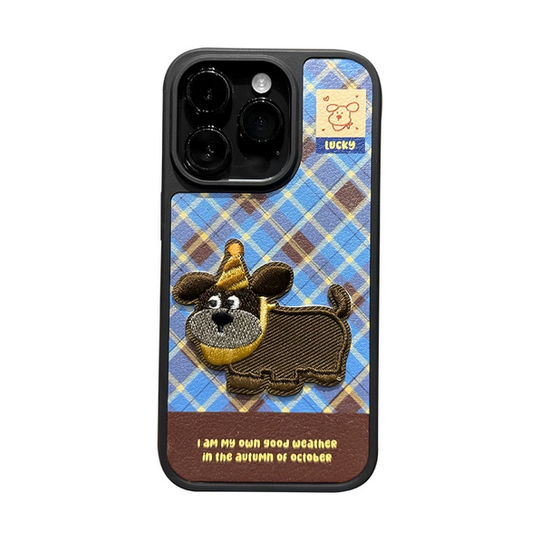 ブルーチェック×ブラックのアニマル刺繍iPhoneケース、純白背景の正面直立イメージ