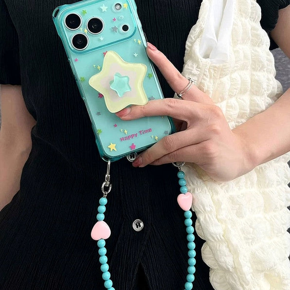 ミントグリーン星柄iPhoneケースを手に持った使用イメージ
