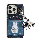 ブラックフレーム デニム刺繍カードポケット+チャームのデニム刺繍カードポケットiPhoneケース、実物の仕様参考画像