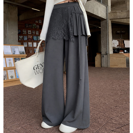グレーのレース重ねワイドパンツ、着用例
