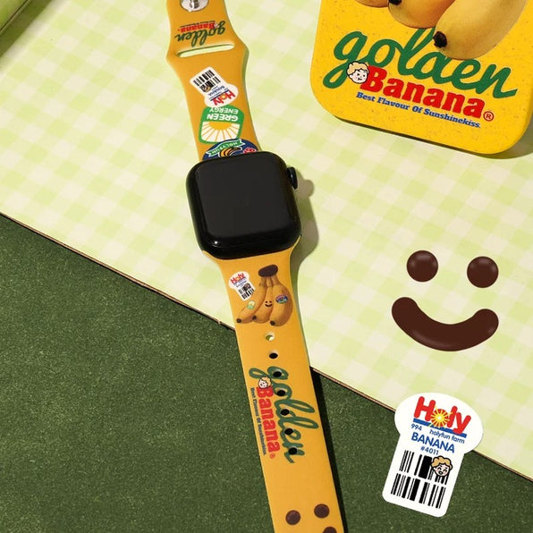 バナナ柄シリコンApple Watchバンドを腕に着けたコーディネートイメージ