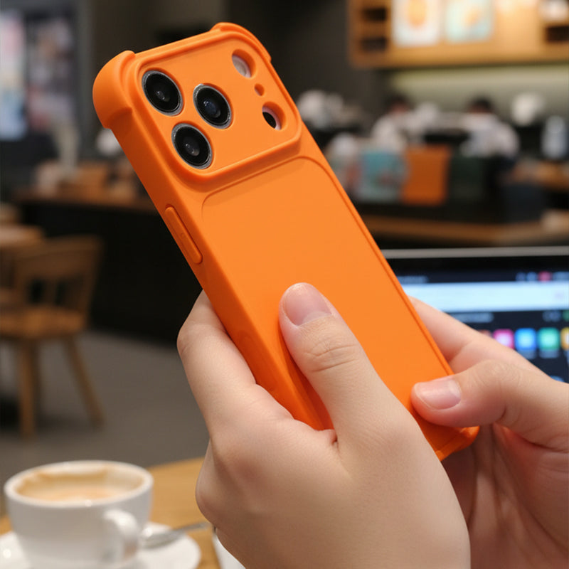 マットシリコン 四隅エアバッグ iPhoneケース オレンジ 使用イメージ