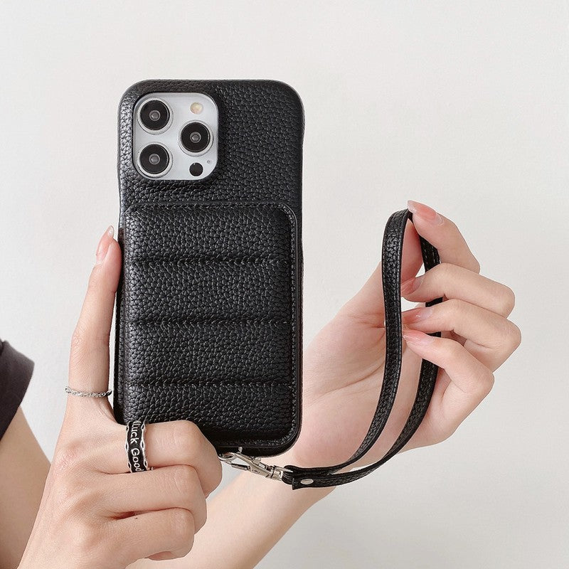 ブラックのキルティングiPhoneケース カード収納とスタンド付き