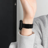細身ミラネーゼのメタルApple Watchバンド ブラック マグネット式