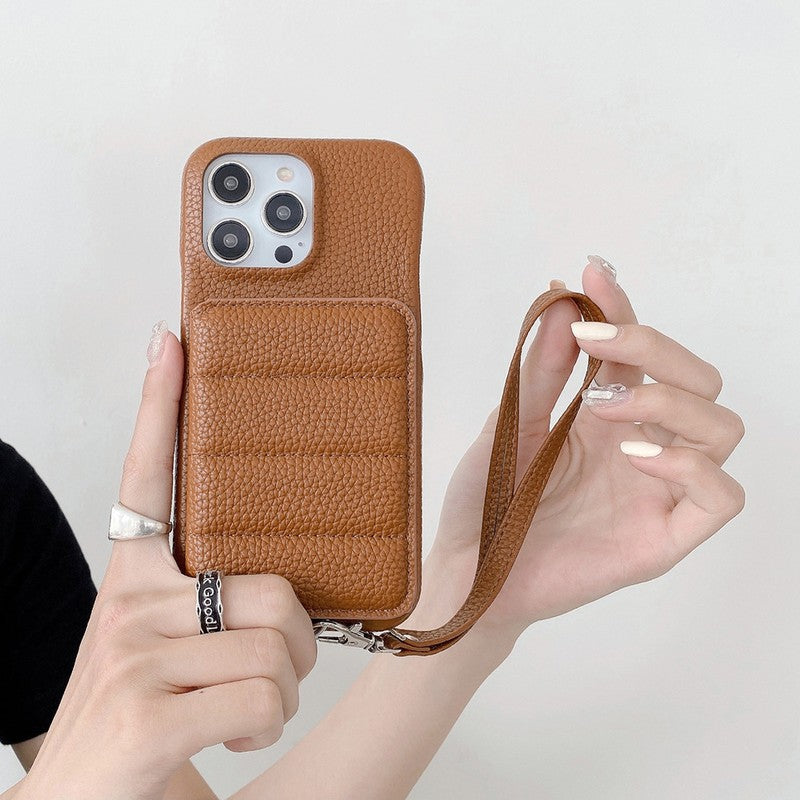 ダークブラウンのキルティングiPhoneケース カード収納とスタンド付き