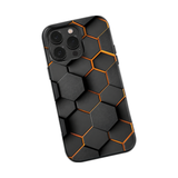 ハニカム柄 iPhoneケース ブラック×ゴールド 白背景の装着イメージ