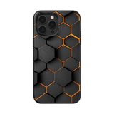 ハニカム柄 iPhoneケース ブラック×ゴールド 白背景の装着イメージ 正面・縦向き