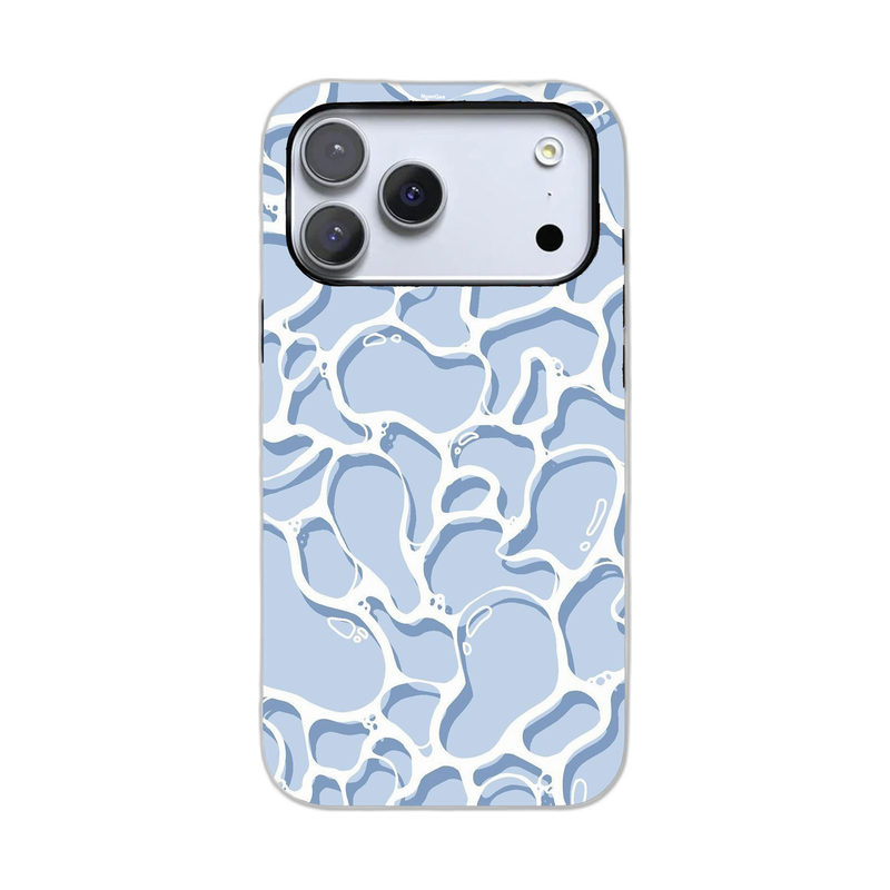 水面風ウェーブ柄 iPhoneケース ライトブルー 白背景の装着イメージ