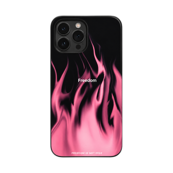 ブラックに映えるフレイム柄 iPhoneケース フレイム・英字入り（ピンク） 白背景の装着イメージ
