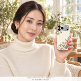南天の赤い実 iPhone 17 Proを手に持つモデル 装着イメージ
