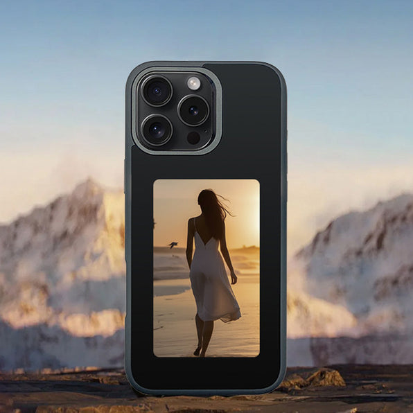 Smartphone case with NFC image transfer e-paper display