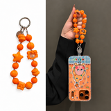 キャットとスターのチャーム付きオレンジビーズスマホリストストラップの商品イメージ