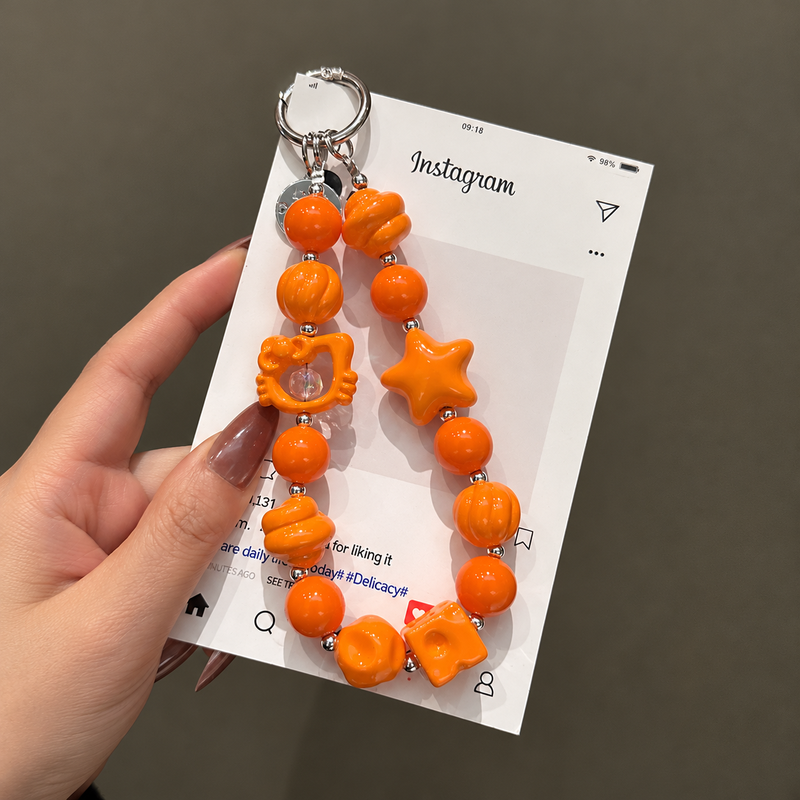 キャットとスターのチャーム付きオレンジビーズスマホリストストラップの商品イメージ
