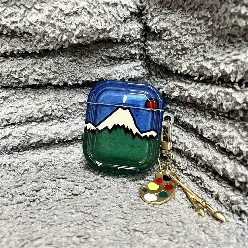 AirPods ケース 雪山モチーフ 青空のマウンテン柄 半透明 パレットチャーム 横アングル 第4世代対応