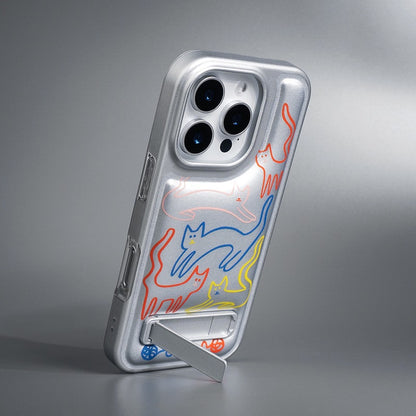 ラインアート猫柄一体型隠しスタンド付きシルバースマホケース